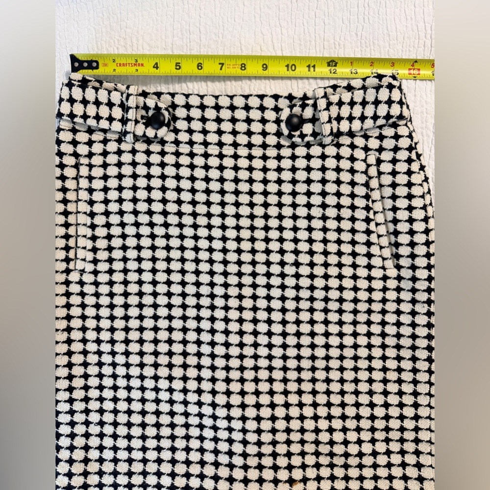 Banana Republic Black & Cream Pattern Pencil Skirt – Timeless Polished Style 🖤 - Picture 7 of 9